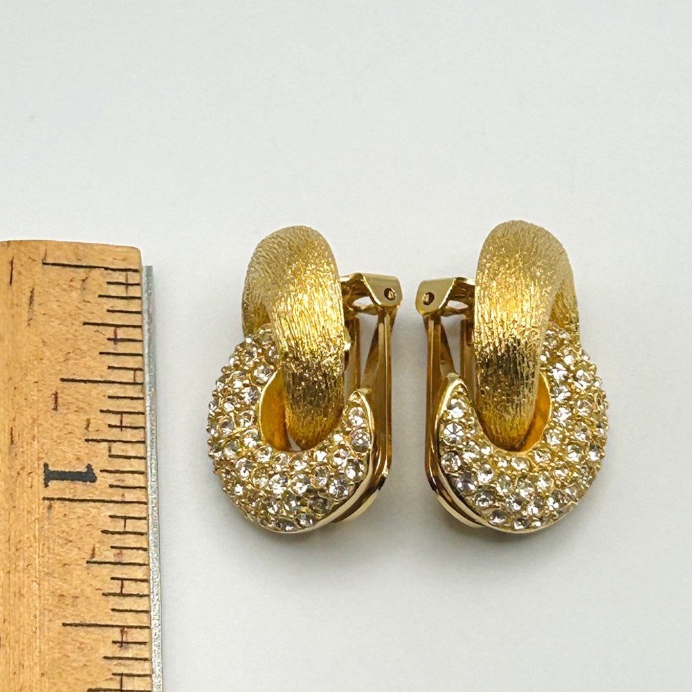 ⚜️Vintage CHRISTIAN DIOR Gold Tone Crystal Love Knot Clip-On Earrings 1980s - Picture 13 of 16